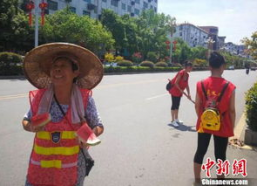 娱乐吃瓜酱环卫工人,默默守护城市清洁的“吃瓜酱”英雄