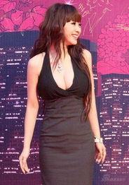 娱乐吃瓜女星看秀争座位,吃瓜女星看秀争座位背后的恩怨情仇